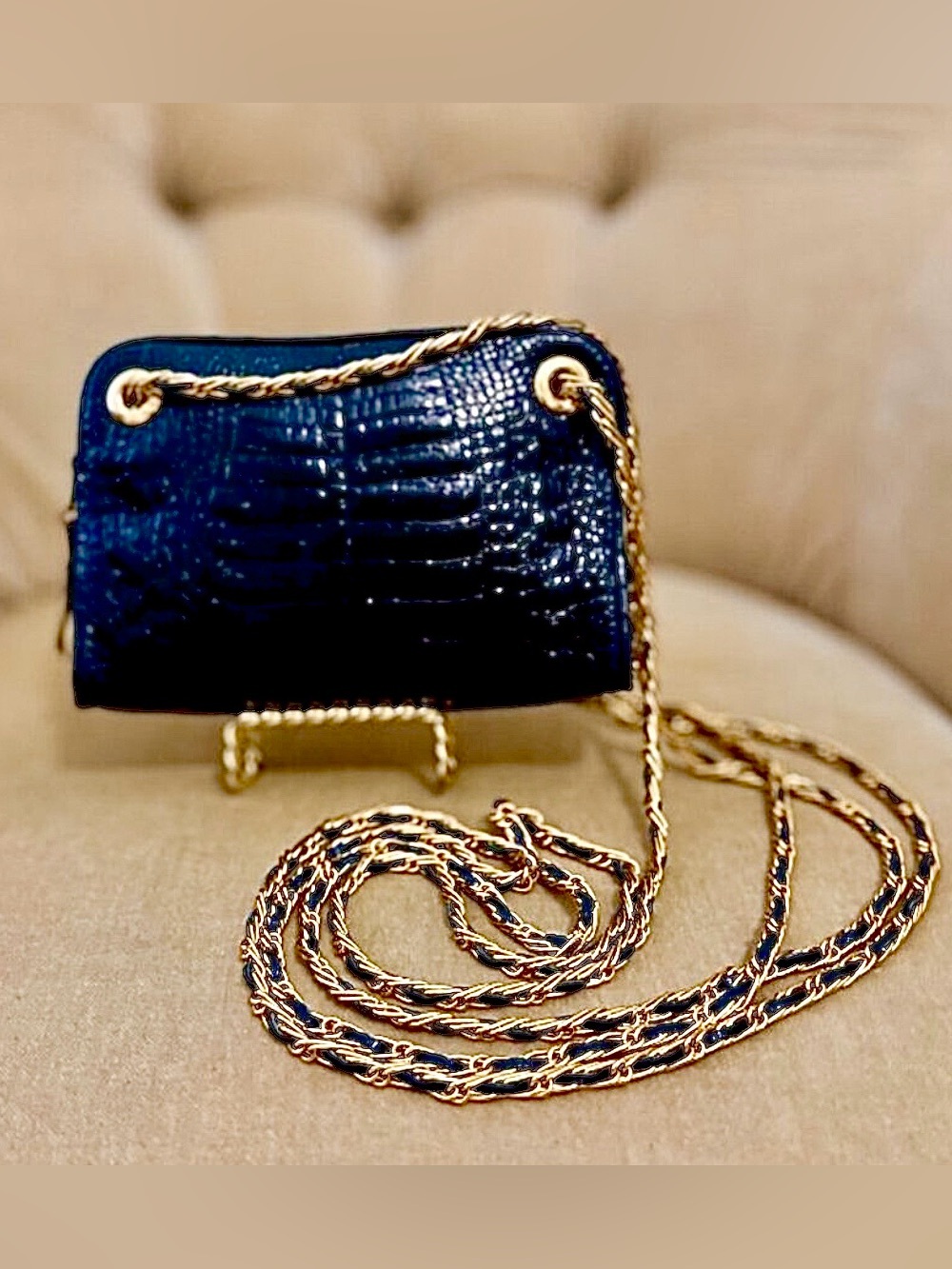Stunning vintage Luc Benoit genuine crocodile Crossbody Bag Gold Chain alligator